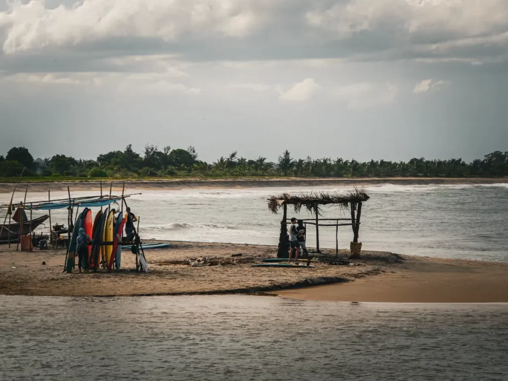 Makeshift shacks and locals renting surfboards at Elephant Rock Beach