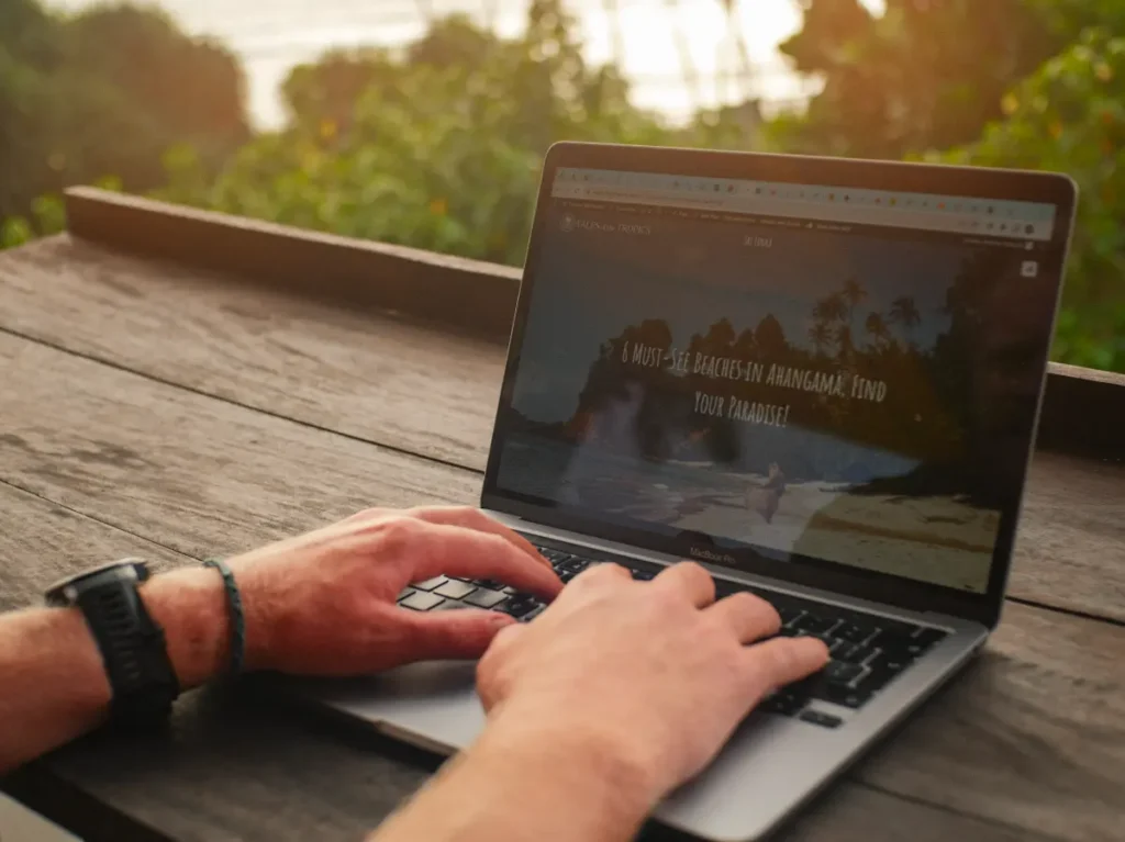 A digital nomad and his laptop in Ahangama