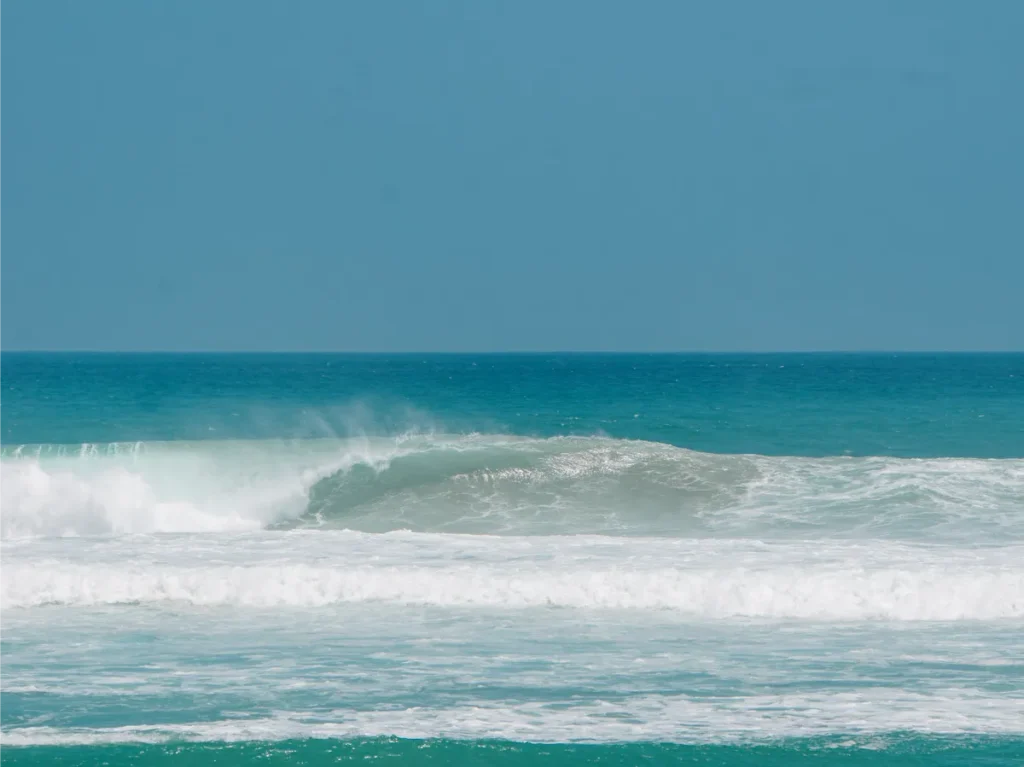 The Cove Surf Spot in Ahangama barrelling