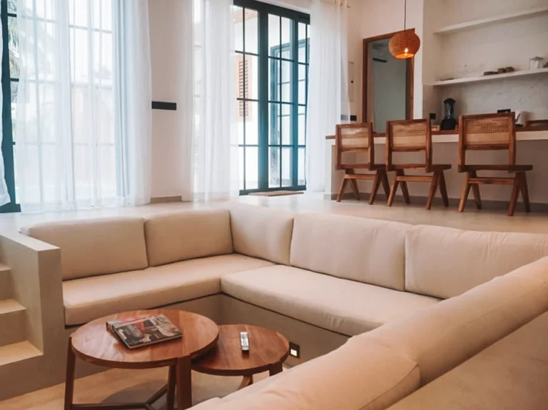 The lounge and seating area in Villa Noelia, a great option for families and groups to stay in Madiha