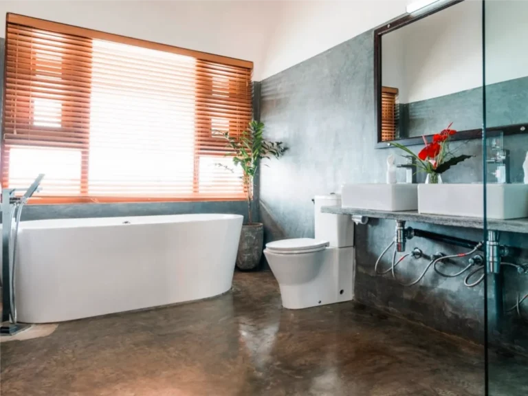 A bathtub in the bathroom at Villa Oceane, a top place to stay in Madiha